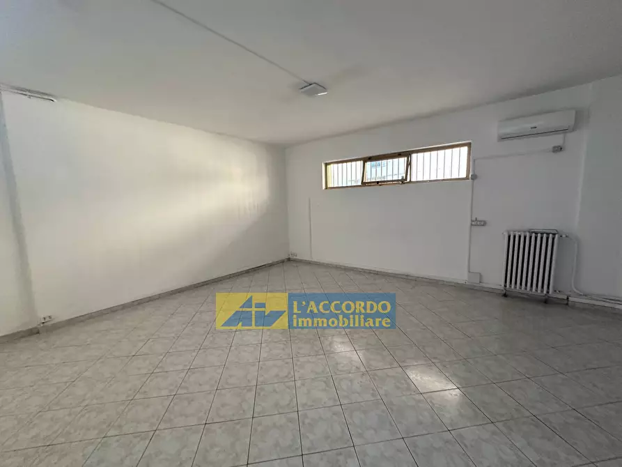 Immagine 17 di Locale commerciale in vendita  in via bellini a Chieti