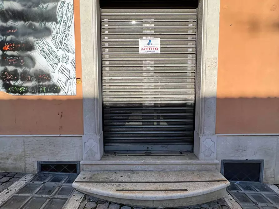 Immagine 2 di Locale commerciale in affitto  in Piazza Mazzini a Ariano Irpino