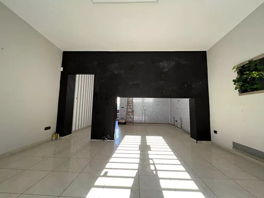 Immagine 3 di Locale commerciale in affitto  in Piazza Mazzini a Ariano Irpino