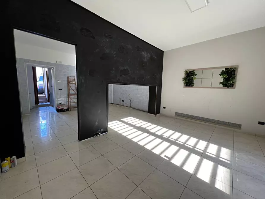 Immagine 4 di Locale commerciale in affitto  in Piazza Mazzini a Ariano Irpino