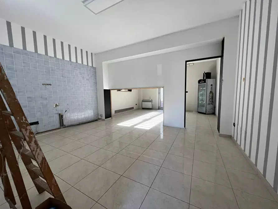 Immagine 5 di Locale commerciale in affitto  in Piazza Mazzini a Ariano Irpino