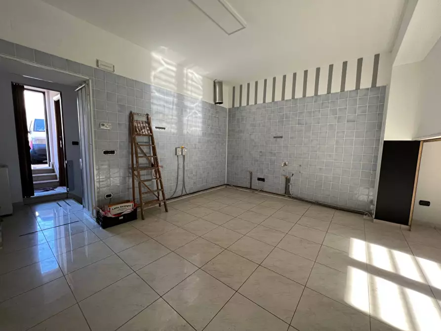 Immagine 6 di Locale commerciale in affitto  in Piazza Mazzini a Ariano Irpino