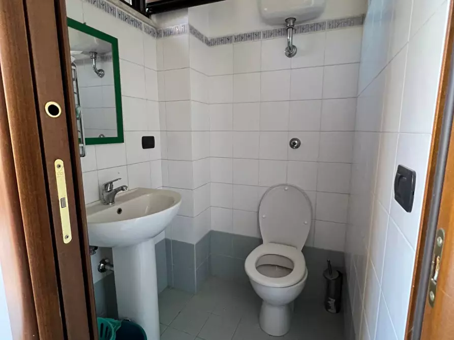 Immagine 8 di Locale commerciale in affitto  in Piazza Mazzini a Ariano Irpino