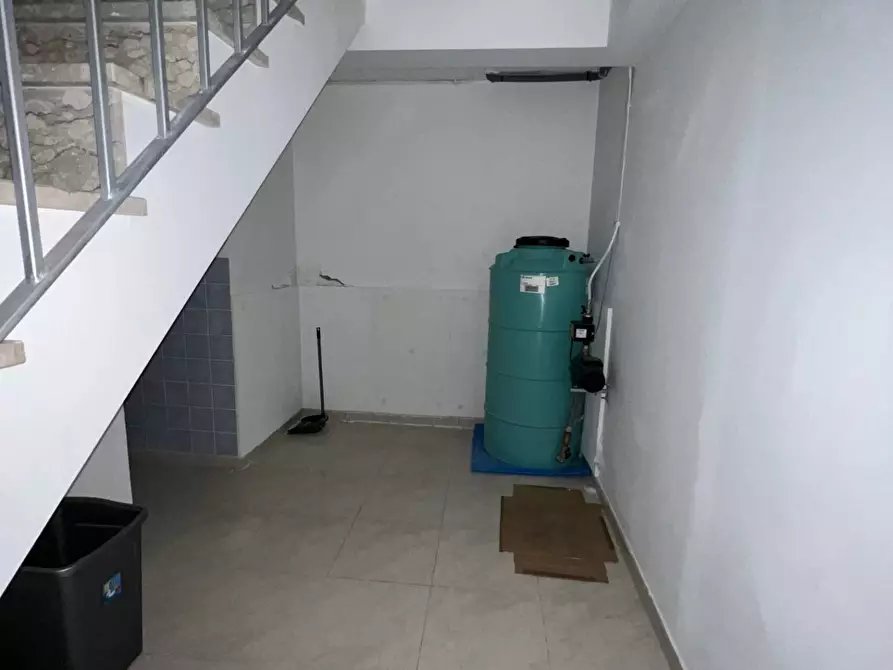 Immagine 10 di Locale commerciale in affitto  in Piazza Mazzini a Ariano Irpino