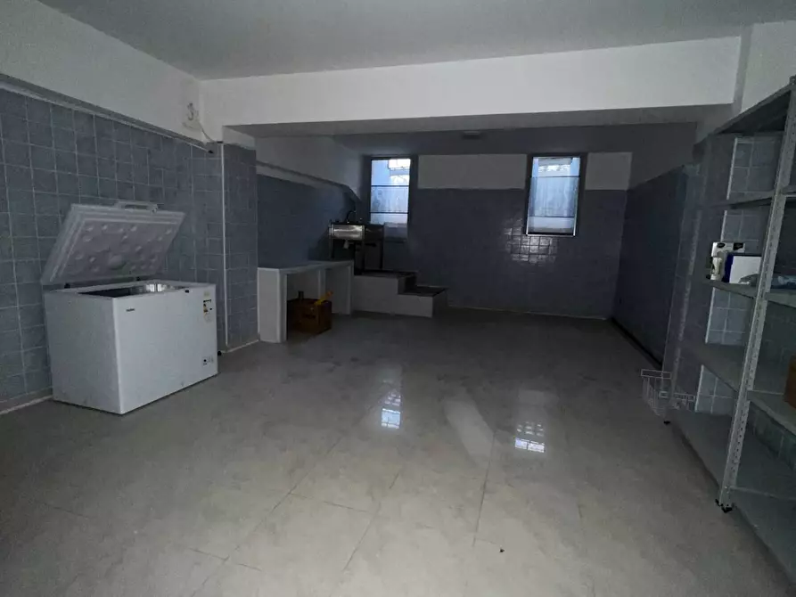 Immagine 11 di Locale commerciale in affitto  in Piazza Mazzini a Ariano Irpino