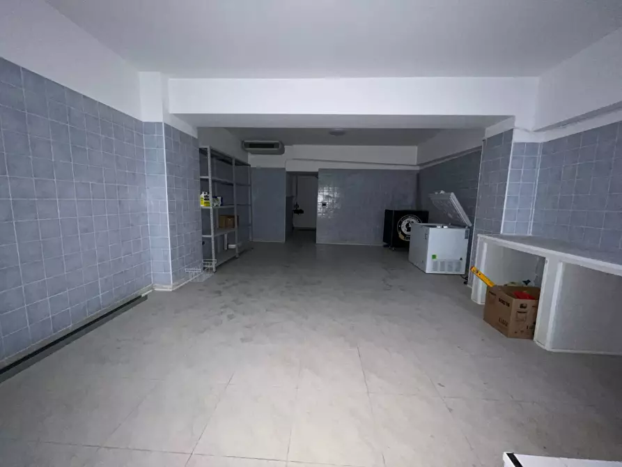 Immagine 12 di Locale commerciale in affitto  in Piazza Mazzini a Ariano Irpino