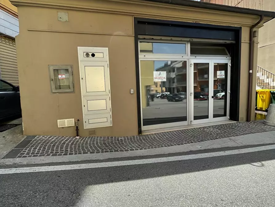 Immagine 2 di Locale commerciale in vendita  in VIA TIGLI a Ariano Irpino