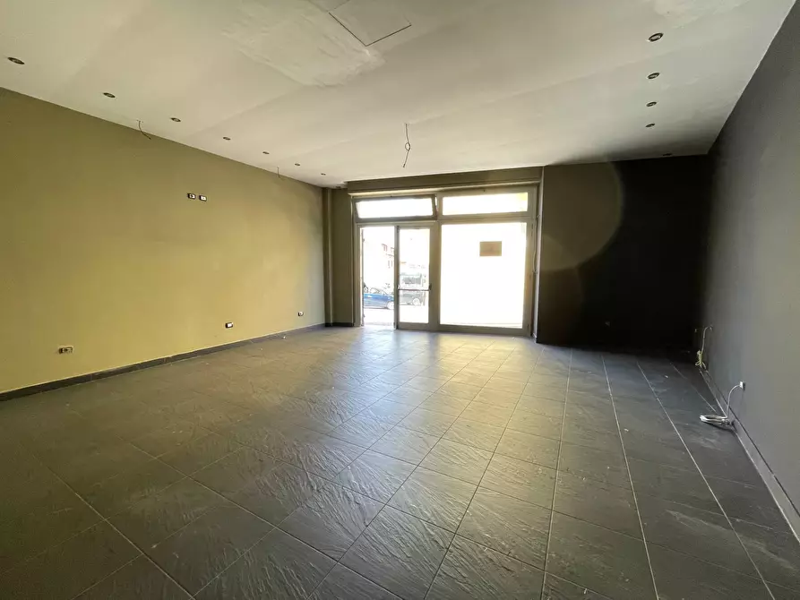 Immagine 5 di Locale commerciale in vendita  in VIA TIGLI a Ariano Irpino