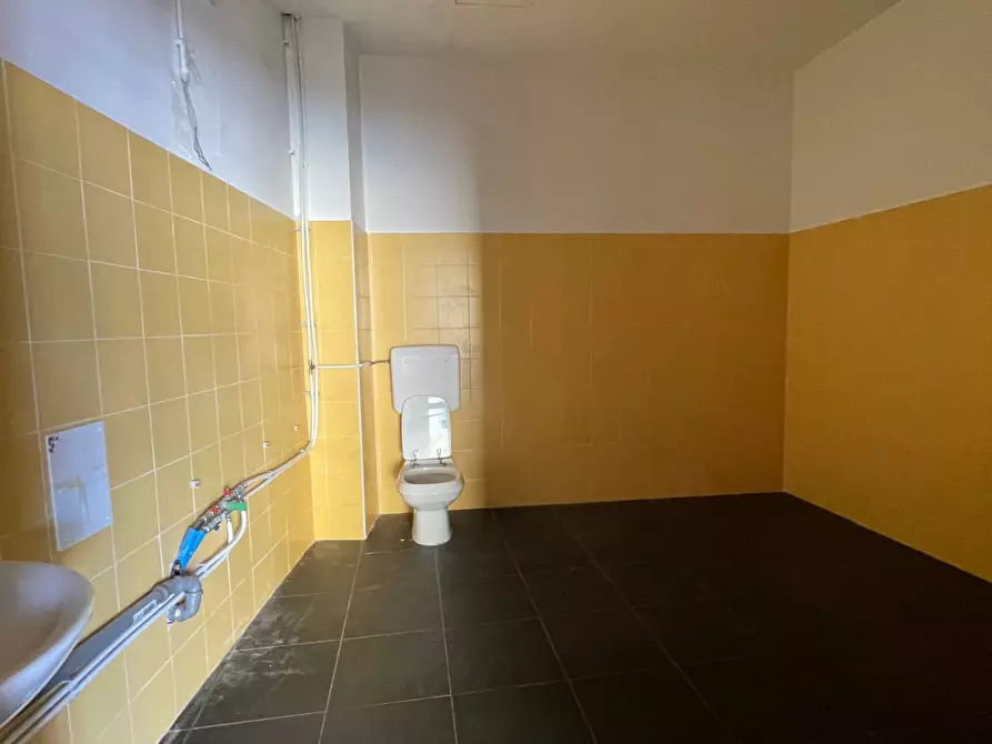 Immagine 6 di Locale commerciale in vendita  in VIA TIGLI a Ariano Irpino