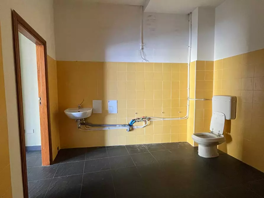 Immagine 7 di Locale commerciale in vendita  in VIA TIGLI a Ariano Irpino