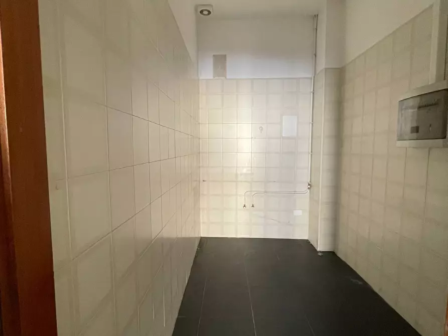 Immagine 8 di Locale commerciale in vendita  in VIA TIGLI a Ariano Irpino