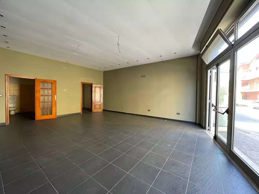 Immagine 9 di Locale commerciale in vendita  in VIA TIGLI a Ariano Irpino