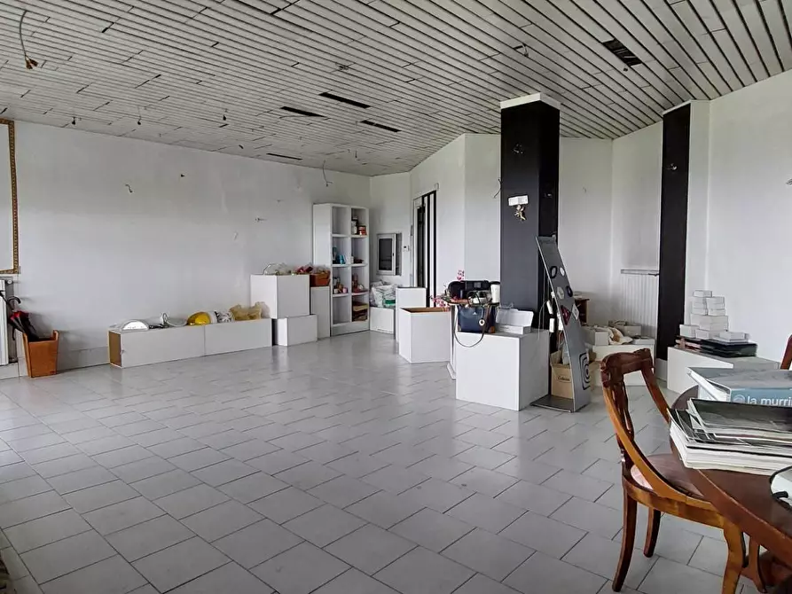 Immagine 4 di Locale commerciale in affitto  in via XXV aprile a Ariano Irpino