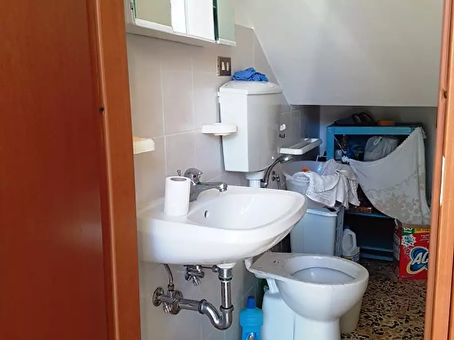 Immagine 11 di Casa semindipendente in vendita  in via dietro corte 2 a Montecalvo Irpino