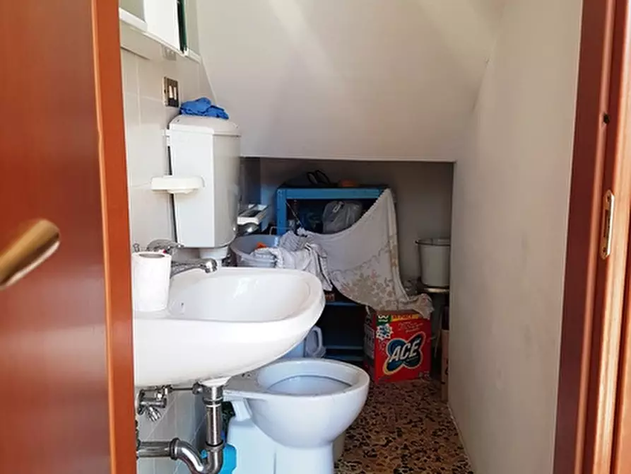 Immagine 10 di Casa semindipendente in vendita  in via dietro corte 2 a Montecalvo Irpino