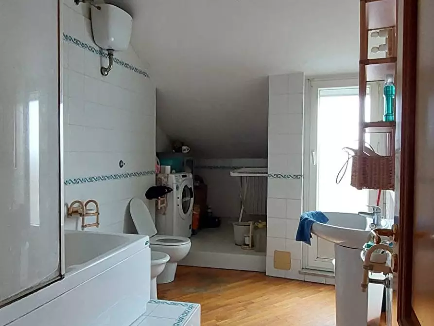 Immagine 15 di Appartamento in vendita  in via san Leonardo a Ariano Irpino