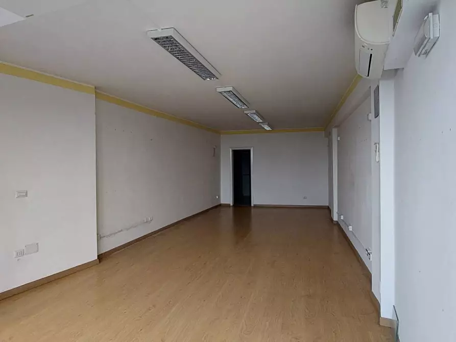 Immagine 3 di Locale commerciale in vendita  in via xxv aprile a Ariano Irpino