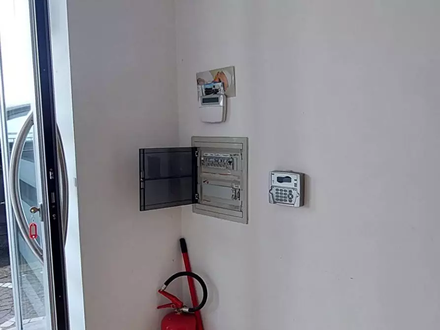 Immagine 9 di Locale commerciale in vendita  in via xxv aprile a Ariano Irpino