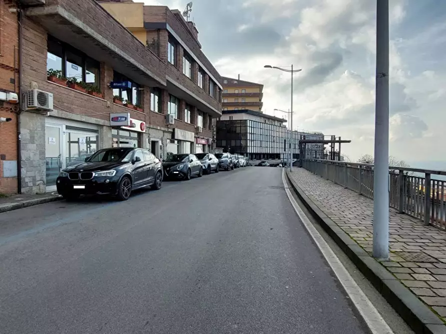 Immagine 15 di Locale commerciale in vendita  in via xxv aprile a Ariano Irpino