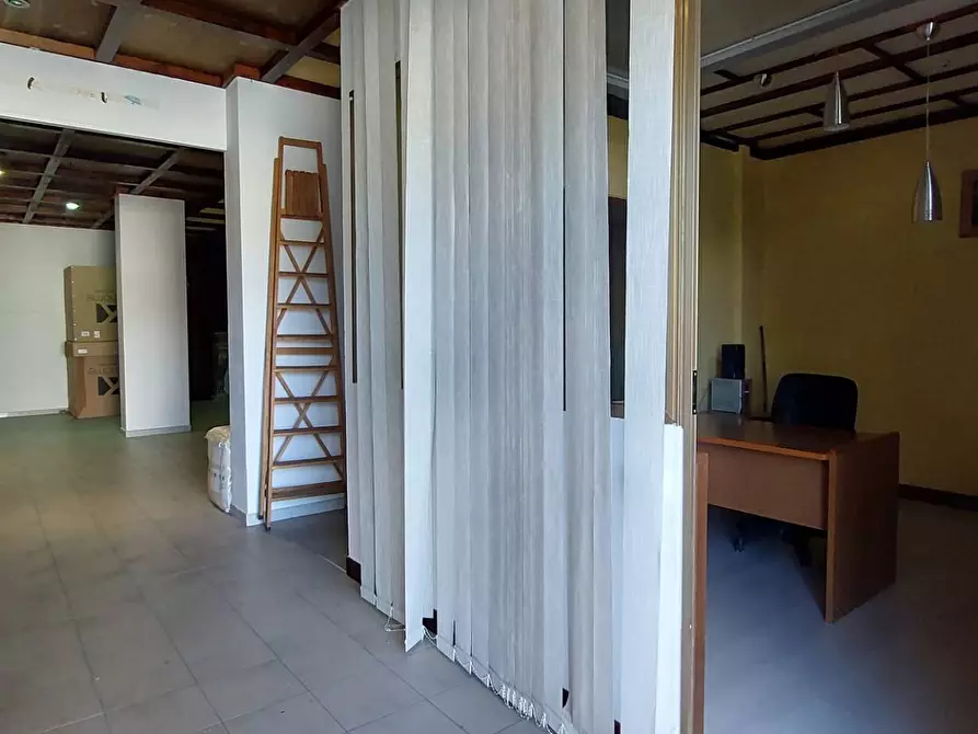 Immagine 2 di Locale commerciale in affitto  in contrada cardito a Ariano Irpino