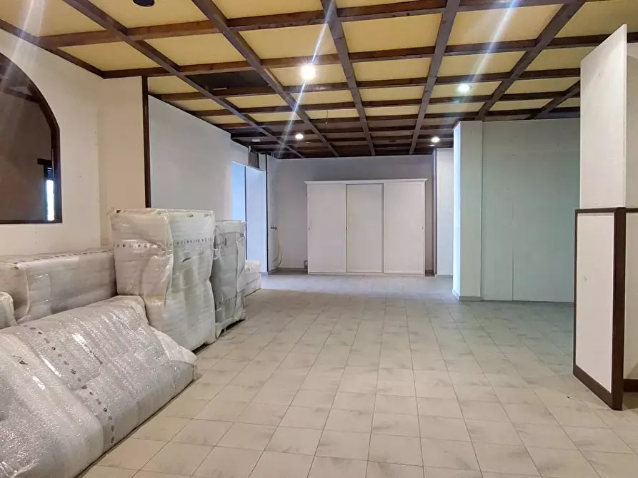 Immagine 5 di Locale commerciale in affitto  in contrada cardito a Ariano Irpino