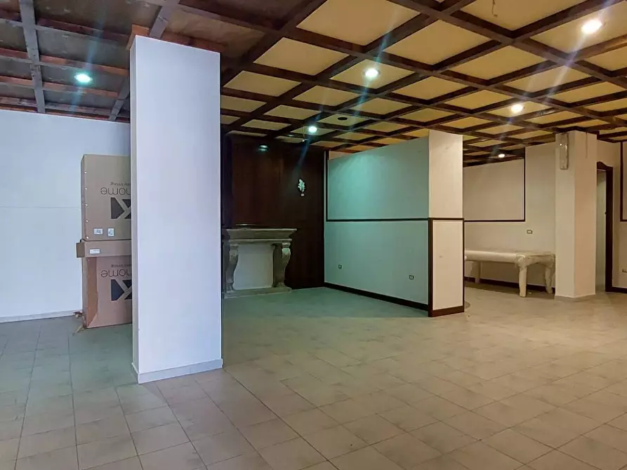 Immagine 4 di Locale commerciale in affitto  in contrada cardito a Ariano Irpino