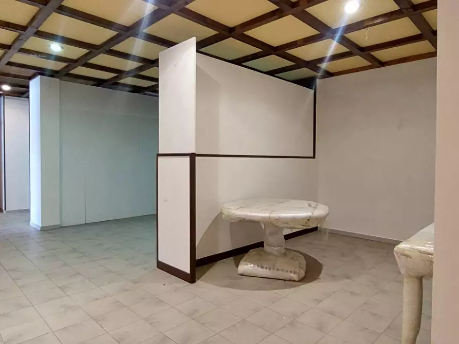 Immagine 6 di Locale commerciale in affitto  in contrada cardito a Ariano Irpino