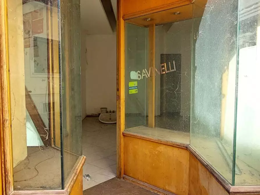 Immagine 3 di Locale commerciale in vendita  in via d'afflitto a Ariano Irpino