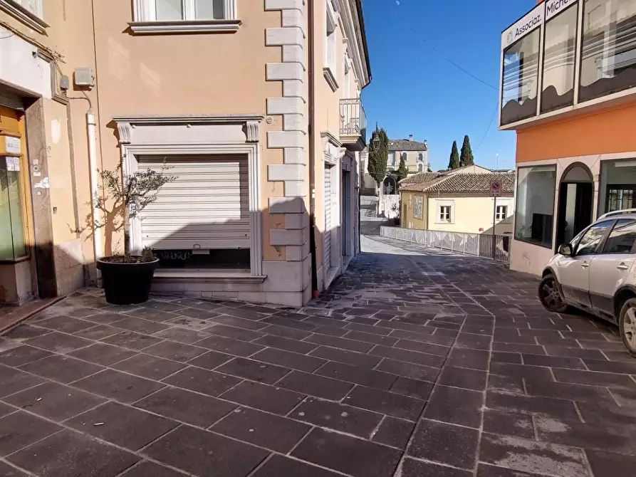 Immagine 6 di Locale commerciale in vendita  in via d'afflitto a Ariano Irpino