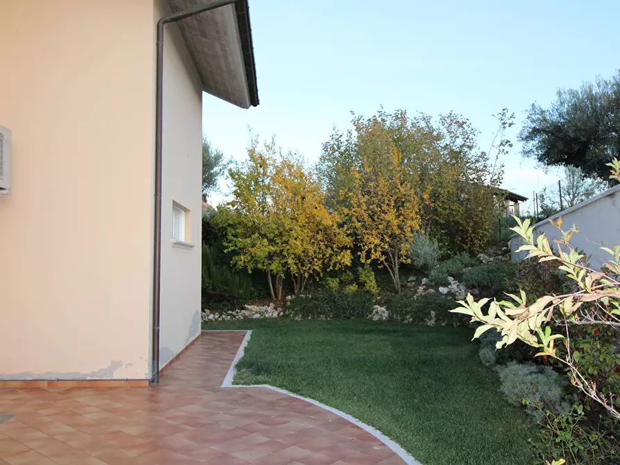 Immagine 32 di Villa in vendita  in via ugo foscolo a Appignano Del Tronto