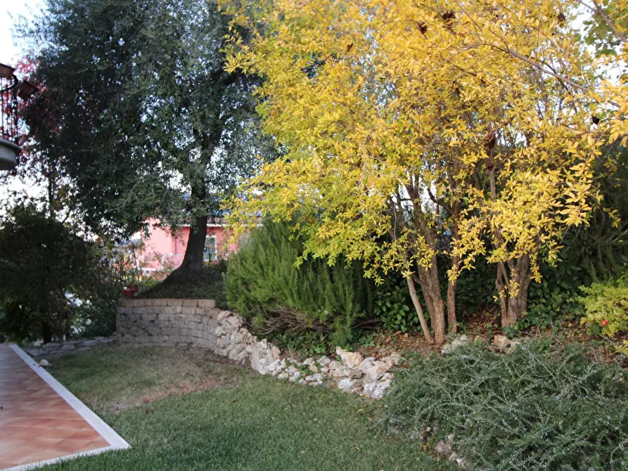 Immagine 34 di Villa in vendita  in via ugo foscolo a Appignano Del Tronto