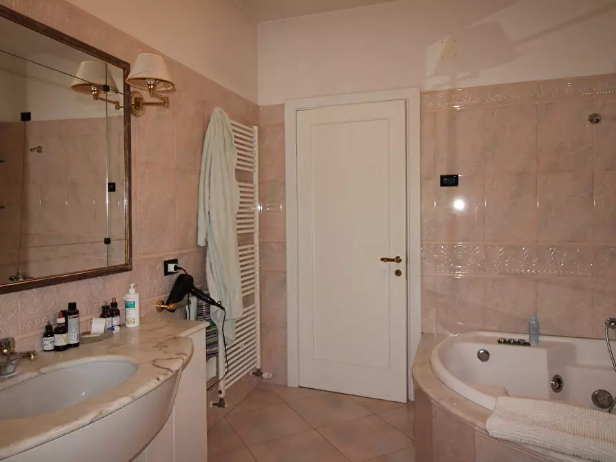 Immagine 43 di Villa in vendita  in via ugo foscolo a Appignano Del Tronto