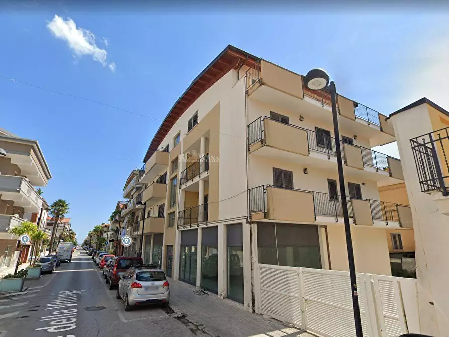 Immagine 22 di Appartamento in vendita  in Viale della Vittoria 80 a Alba Adriatica