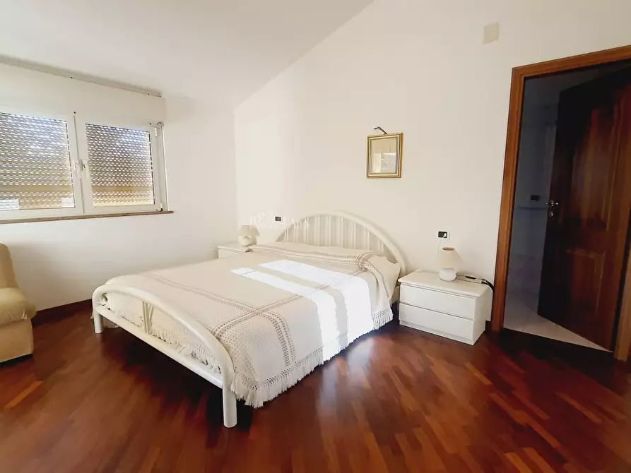 Immagine 38 di Villa in vendita  in via truentina a Ancarano