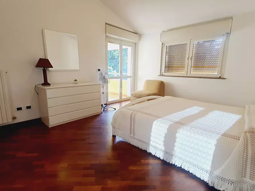 Immagine 36 di Villa in vendita  in via truentina a Ancarano