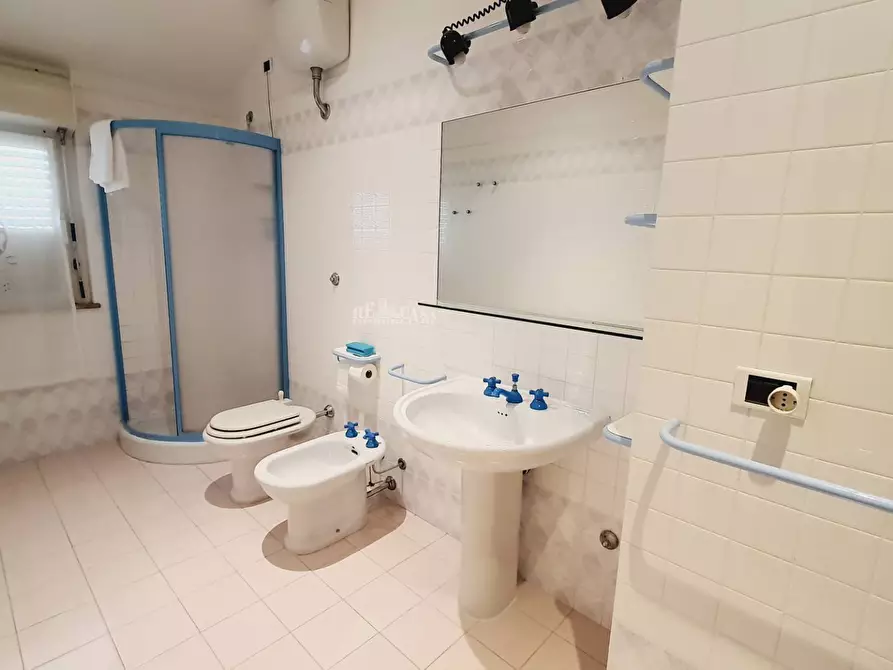 Immagine 30 di Villa in vendita  in via truentina a Ancarano