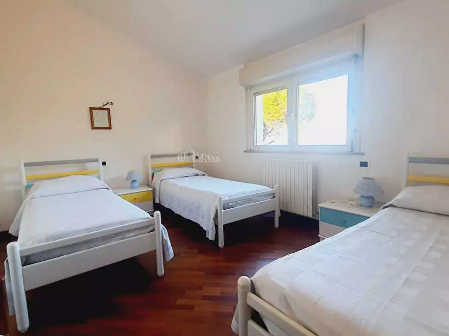 Immagine 41 di Villa in vendita  in via truentina a Ancarano