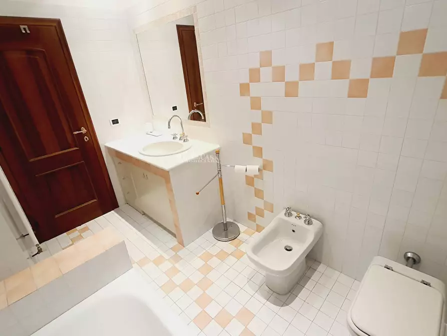 Immagine 46 di Villa in vendita  in via truentina a Ancarano