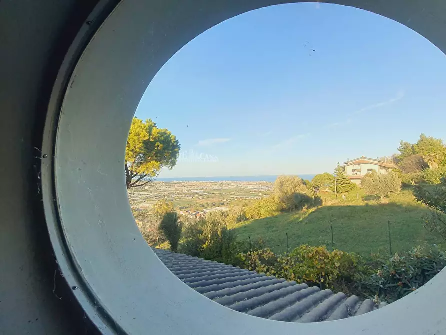 Immagine 34 di Villa in vendita  in via truentina a Ancarano