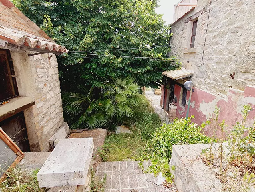 Immagine 46 di Rustico / casale in vendita  in STRADA OSOLI 12 a Roccafluvione