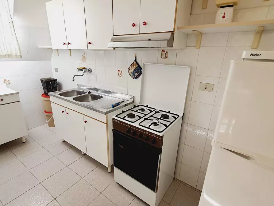 Immagine 24 di Palazzo in vendita  in via vespucci 25 a Martinsicuro