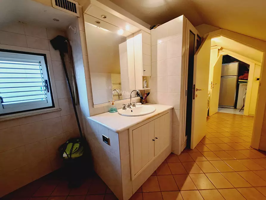 Immagine 9 di Appartamento in vendita  in contrada treazzano a Monsampolo Del Tronto