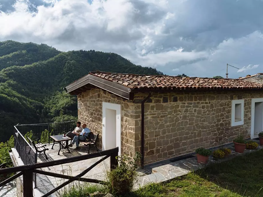 Immagine 1 di Agriturismo in vendita  in vignatico a Valle Castellana