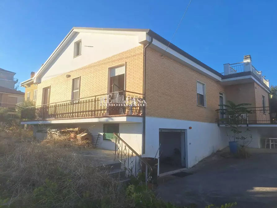 Immagine 26 di Casa indipendente in vendita  in vai gentile da montefiore 15 a Ancarano