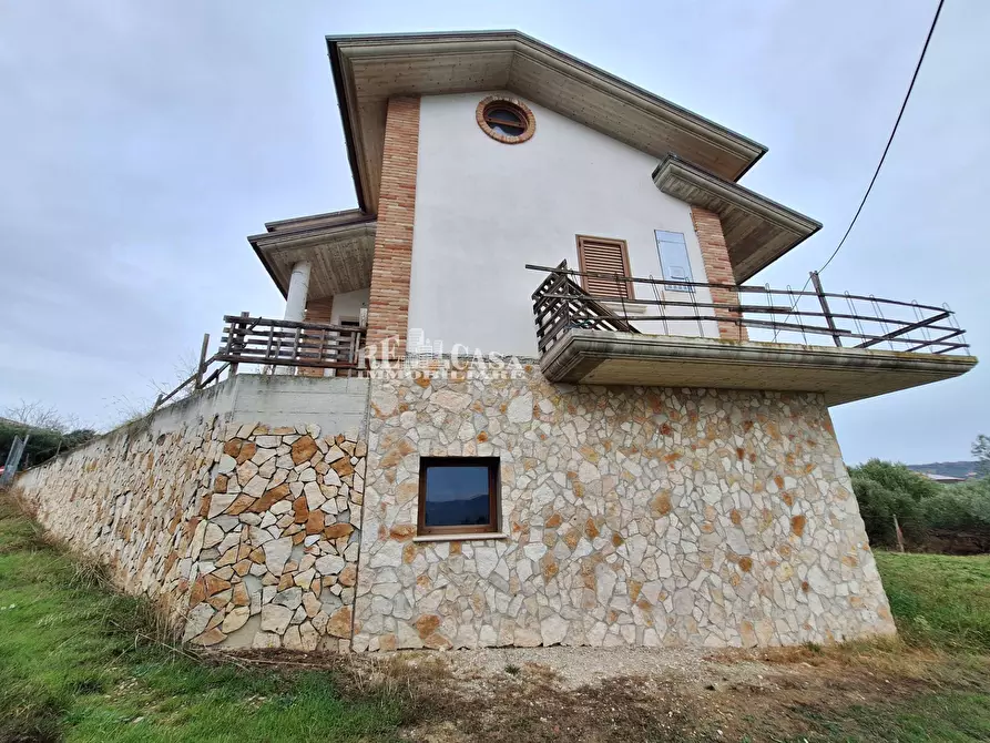 Immagine 3 di Villa in vendita  in via pianagallo snc a Ancarano