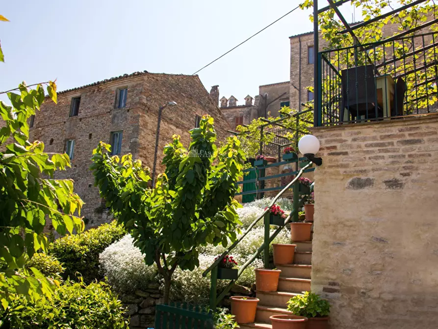 Immagine 33 di Albergo/B&B/Residence in vendita  in via castello 55 a Cupra Marittima