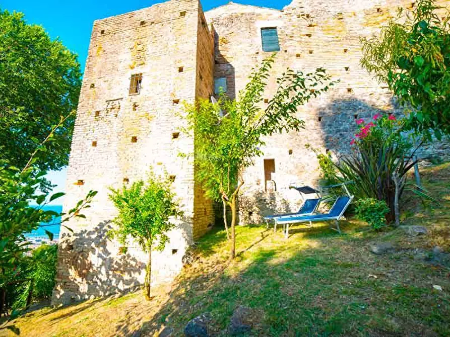 Immagine 42 di Albergo/B&B/Residence in vendita  in via castello 55 a Cupra Marittima