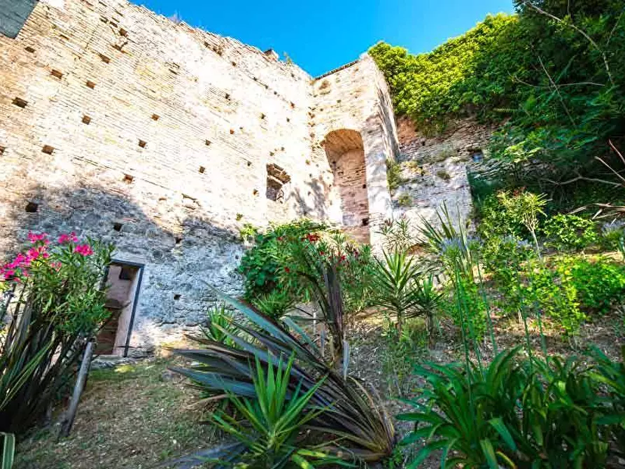 Immagine 38 di Albergo/B&B/Residence in vendita  in via castello 55 a Cupra Marittima