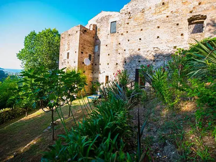 Immagine 39 di Albergo/B&B/Residence in vendita  in via castello 55 a Cupra Marittima