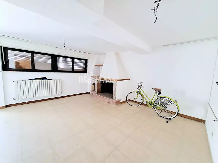 Immagine 35 di Villa in vendita  in via giuseppe guarnieri a Offida